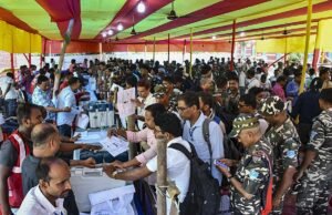 लोकसभा चुनाव में 121 उम्मीदवार अनपढ़ , 647 केवल आठवीं पास: ADR रिपोर्ट