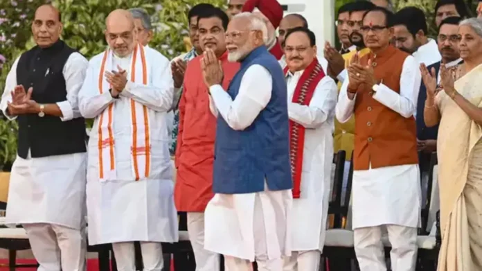 आज से शुरू हो रहा संसद का सत्र, पहले दिन पीएम मोदी-कैबिनेट मंत्रियों समेत 280 सांसद लेंगे शपथ