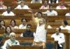 टीएमसी के कल्याण बनर्जी और स्पीकर ओम बिरला के बीच मजाकिया नोकझोंक से लोकसभा में बना हंसी-मजाक का माहौल टीएमसी के कल्याण बनर्जी और स्पीकर ओम बिरला के बीच मजाकिया नोकझोंक से लोकसभा में बना हंसी-मजाक का माहौल