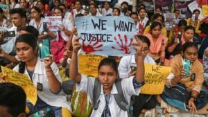 Kolkata Doctor Rape and Murder Case: डॉक्टर के पोस्टमार्टम रिपोर्ट से हुआ बड़ा खुलासा, शरीर में 150 मिलीग्राम मिला वीर्य, हो सकता है गैंगरेप