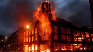 Weekend of UK Riots: ब्रिटेन में बच्चों की हत्या के बाद फिर से दक्षिणपंथी दंगे भड़के, होटल, पुलिस स्टेशन में लगाई आग