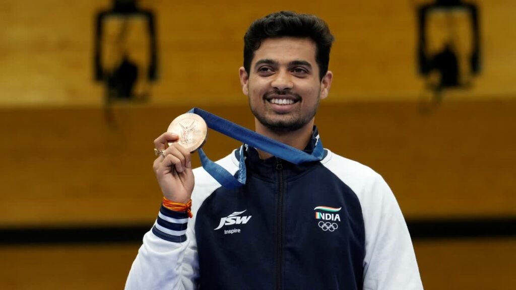 Paris Olympics: पेरिस ओलंपिक में भारत को तीसरा मेडल, स्वप्निल ने जीता 50 मीटर एयर राइफल में कांस्य पदक