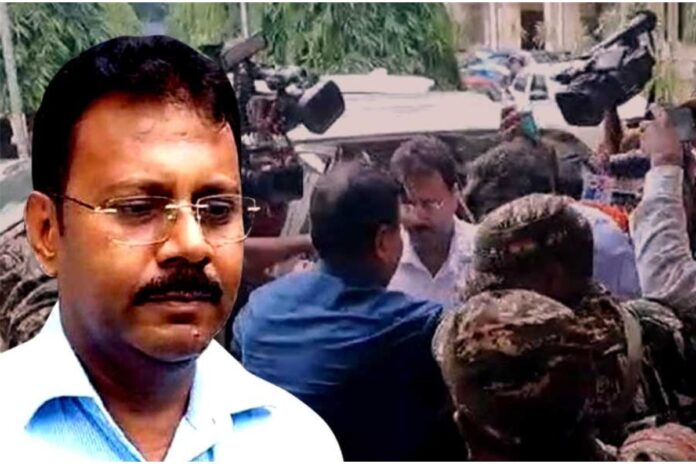 RG Kar case: ED का कड़ा कदम, संदीप घोष के पिता के घर समेत कोलकाता में कई ठिकानों पर रेड जारी RG Kar case: ED का कड़ा कदम, संदीप घोष के पिता के घर समेत कोलकाता में कई ठिकानों पर रेड जारी