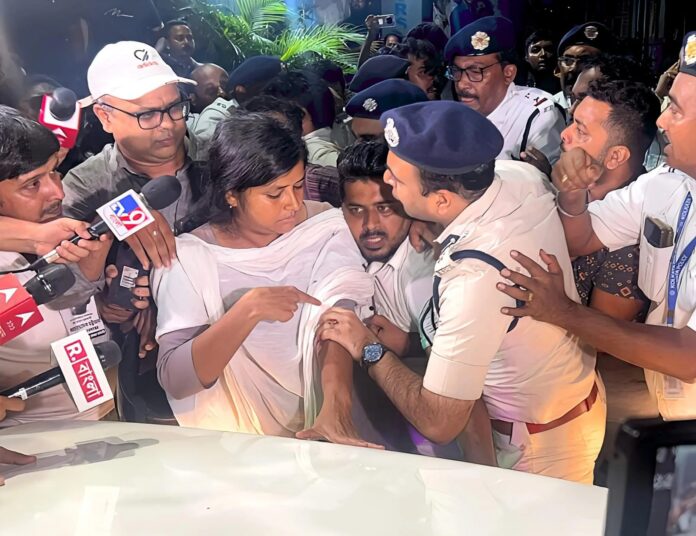 Kolkata Doctor Murder Rape Case: RG KAR मामले में CBI ने लेफ्ट नेता मीनाक्षी मुखर्जी को किया तलब, जानें कौन से खुलेंगे बड़े राज? Kolkata Doctor Murder Rape Case: RG KAR मामले में CBI ने लेफ्ट नेता मीनाक्षी मुखर्जी को किया तलब, जानें कौन से खुलेंगे बड़े राज?