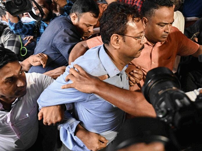 Kolkata Rape and Murder Case: RG KAR के पूर्व प्रिंसिपल को मिल सकती है फांसी, अदालत ने दिया संकेत Kolkata Rape and Murder Case: RG KAR के पूर्व प्रिंसिपल को मिल सकती है फांसी, अदालत ने दिया संकेत