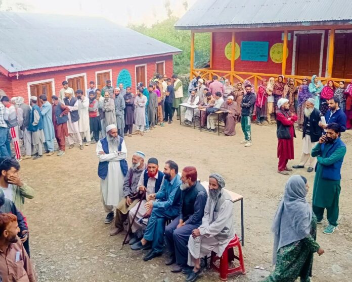 J&K Assembly Polls Phase 3: 40 निर्वाचन क्षेत्रों में मतदान जारी, 2 पूर्व उपमुख्यमंत्री के साथ 415 उम्मीदवार में शामिल J&K Assembly Polls Phase 3: 40 निर्वाचन क्षेत्रों में मतदान जारी, 2 पूर्व उपमुख्यमंत्री के साथ 415 उम्मीदवार में शामिल