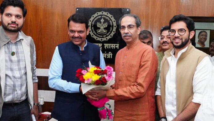 इस वजह से Uddhav Thackeray ने की स्पीकर से मुलाकात, Devendra Fadnavis ने खत्म किया सस्पेंस, LoP पर से उठा पर्टा इस वजह से Uddhav Thackeray ने की स्पीकर से मुलाकात, Devendra Fadnavis ने खत्म किया सस्पेंस, LoP पर से उठा पर्टा