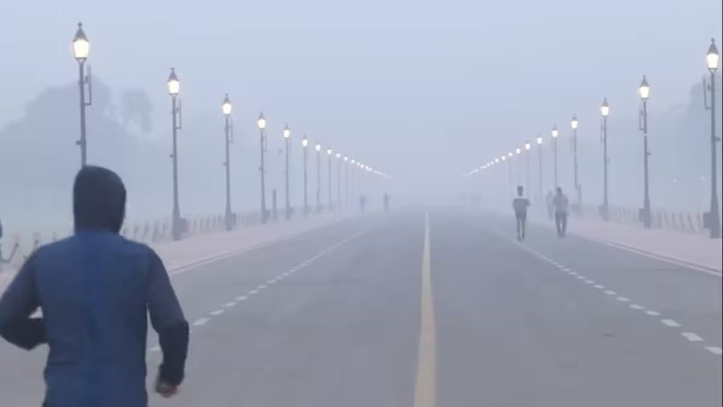 Delhi weather: दिल्ली में सर्दी की आहट, 8 डिग्री तापमान और कोहरे ने बढ़ाया ठंड का सितम, IMD का अलर्ट ने डराया