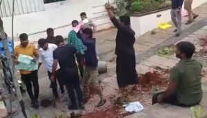 Hyderabad में 'Pushpa 2' अभिनेता Allu Arjun के घर पर हमले के आरोपी को मिली जमानत