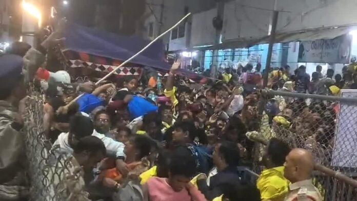 Tirupati stampede News: तिरुपति मंदिर में कैसे हुई भगदड़, 6 की मौत, 40 घायल