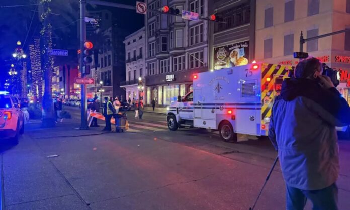 New Year Celebration: New Orleans में नए साल के जश्न में ट्रक ने पहले मारी ठक्कर फिर बरसाईं अंधाधुंध गोलियां, 10 की मौत, 30 घायल New Year Celebration: New Orleans में नए साल के जश्न में ट्रक ने पहले मारी ठक्कर फिर बरसाईं अंधाधुंध गोलियां, 10 की मौत, 30 घायल