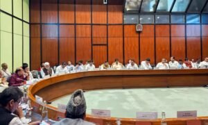 JPC on Waqf Bill: वक्फ बिल पर JPC की बैठक में हंगामा, 10 विपक्षी सांसद निलंबित