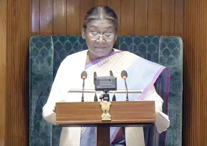 राष्ट्रपति द्रौपदी मुर्मू ने संसद के संयुक्त सत्र को किया संबोधित, सरकार की गिनाईं उपलब्धियां