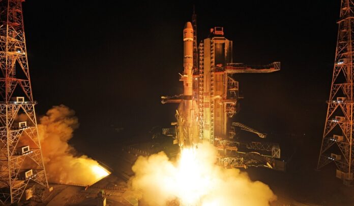 ISRO ने रचा इतिहास: 100वीं रॉकेट मिशन के साथ सफलतापूर्वक लॉन्च किया GSLV-F15