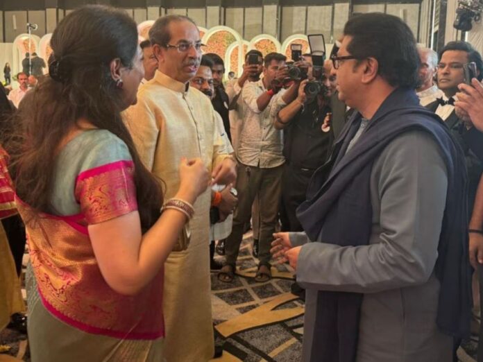 राज ठाकरे और उद्धव ठाकरे की हुई मुलाकात, क्या BMC चुनाव से पहले होगा राजनीतिक मेल-मिलाप? राज ठाकरे और उद्धव ठाकरे की हुई मुलाकात, क्या BMC चुनाव से पहले होगा राजनीतिक मेल-मिलाप?