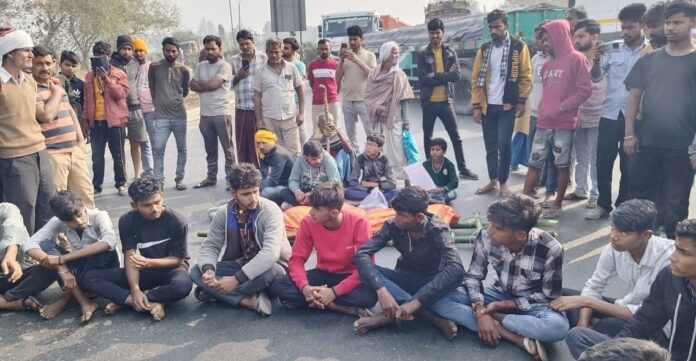 बिहार में परीक्षा के दौरान कॉपी नहीं दिखाने पर छात्र ने दोस्तों को मारी गोली, एक की मौत, दूसरा घायल बिहार में परीक्षा के दौरान कॉपी नहीं दिखाने पर छात्र ने दोस्तों को मारी गोली, एक की मौत, दूसरा घायल