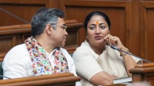 दिल्ली विधानसभा में हंगामा: शराब नीति पर CAG रिपोर्ट को लेकर मचा बवाल