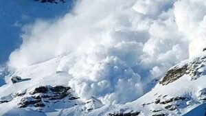 उत्तराखंड के चमोली में ग्लेशियर टूटने से हुआ बड़ा हादसा, 57 श्रमिक बर्फ में फंसे, 16 को बचाया गया