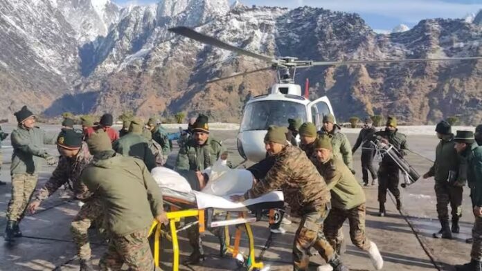 Uttarakhand News: सेना ने अब तक 47 मजदूरों को बचाया, कई की हालत गंभीर Uttarakhand News: सेना ने अब तक 47 मजदूरों को बचाया, कई की हालत गंभीर