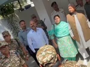 लालू प्रसाद यादव पहुंचे ED ऑफिस, लैंड-फॉर-जॉब्स मामले में पूछताछ जारी