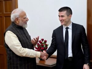 PM मोदी के पॉडकास्ट पर कांग्रेस का हमला कहा "पाखंड"
