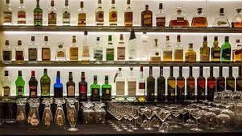 Uttar Pradesh Alcohol News : एक खरीदो, एक मुफ़्त पाओ, नोएडा की शराब दुकानों पर 31 मार्च तक छूट