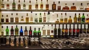Uttar Pradesh Alcohol News : एक खरीदो, एक मुफ़्त पाओ, नोएडा की शराब दुकानों पर 31 मार्च तक छूट
