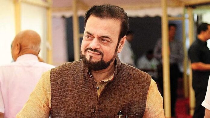 Uddhav Thackeray ने Abu Azmi के निलंबन पर दिया बड़ा बयान, जानें क्यों अबू आज़मी हो रहे ट्रोलUddhav Thackeray ने Abu Azmi के निलंबन पर दिया बड़ा बयान, जानें क्यों अबू आज़मी हो रहे ट्रोल