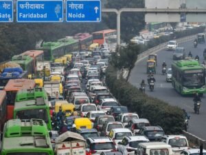 दिल्ली के अक्षरधाम-गाजियाबाद मार्ग पर बड़ा ट्रैफिक जाम, देर रात दो गुटों में फायरिंग के दौरान एक की मौत