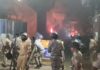 Violence in Nagpur: औरंगज़ेब की कब्र हटाने की मांग पर नागपुर में हिंसा, 80 से ज्यादा हिरासत में, कई वाहन जलाए Violence in Nagpur: औरंगज़ेब की कब्र हटाने की मांग पर नागपुर में हिंसा, 80 से ज्यादा हिरासत में, कई वाहन जलाए