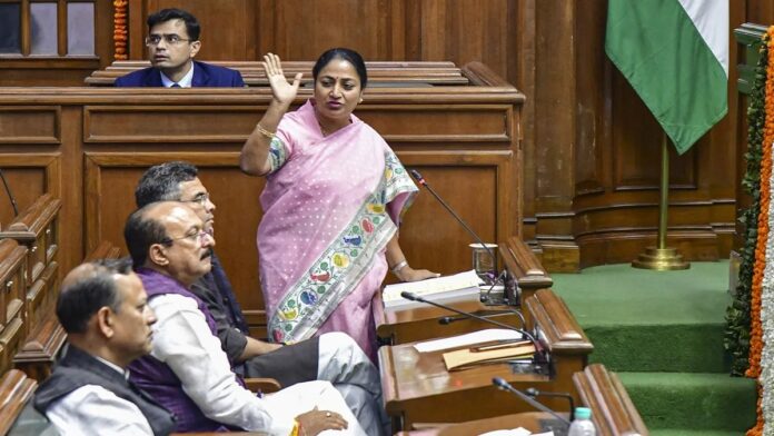 Rekha Gupta On Swati Maliwal: दिल्ली सीएम रेखा गुप्ता ने अतिशी पर साधा निशाना, विधानसभा में उठा स्वाति मालीवाल को मुद्दा Rekha Gupta On Swati Maliwal: दिल्ली सीएम रेखा गुप्ता ने अतिशी पर साधा निशाना, विधानसभा में उठा स्वाति मालीवाल को मुद्दा