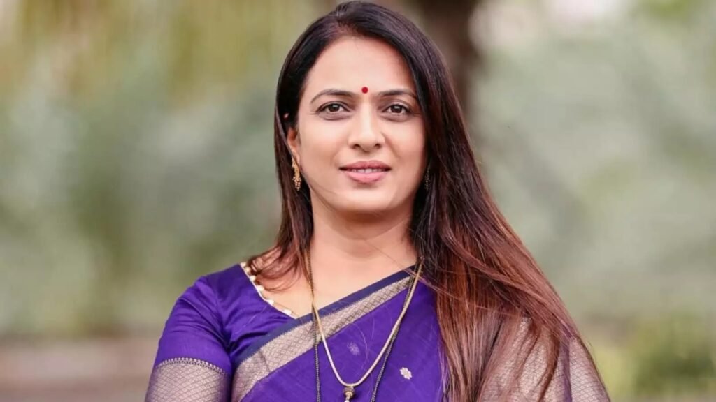 महिला सुरक्षा पर रोहिणी खडसे का विवादित बयान: "महिलाओं को एक हत्या की छूट मिले"