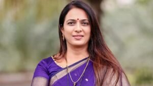 महिला सुरक्षा पर रोहिणी खडसे का विवादित बयान: "महिलाओं को एक हत्या की छूट मिले"