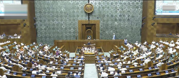 लोकसभा में होगी गरमागरम बहस, Waqf (संशोधन) बिल पर विपक्ष और सरकार में भिड़ंत!