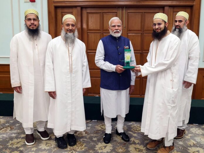 Waqf (Amendment) Act 2025 पर पीएम मोदी से मिले Dawoodi Bohras, कौन है ये Dawoodi Bohras Waqf (Amendment) Act 2025 पर पीएम मोदी से मिले Dawoodi Bohras, कौन है ये Dawoodi Bohras