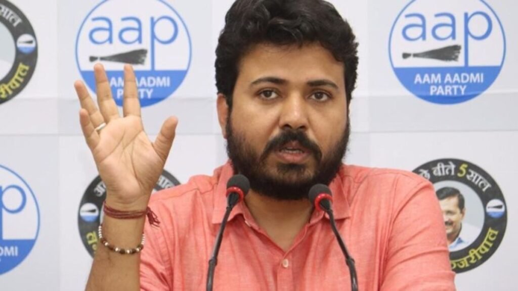 AAP नेता दुर्गेश पाठक के घर CBI की छापेमारी, FCRA उल्लंघन का मामला दर्ज