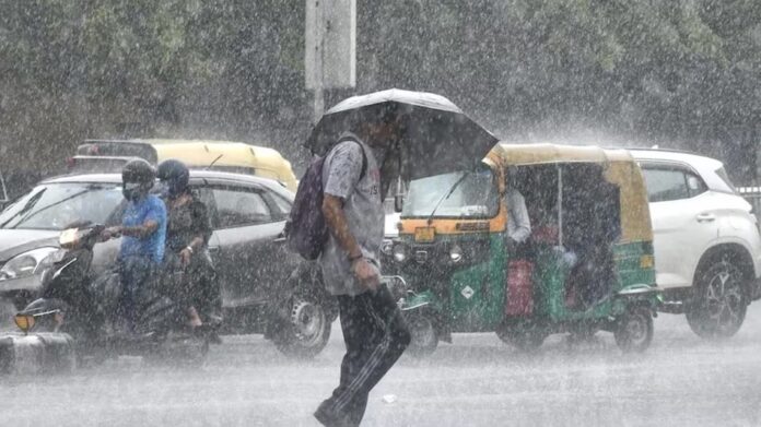 Delhi NCR में झमाझम बारिश से गर्मी से राहत, IMD ने जताई अगले 7 दिन तक भारी बारिश की संभावना Delhi NCR में झमाझम बारिश से गर्मी से राहत, IMD ने जताई अगले 7 दिन तक भारी बारिश की संभावना
