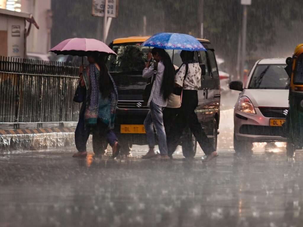 Today Weather News: Delhi NCR में Yellow Alert, MP और Rajasthan में Red Alert