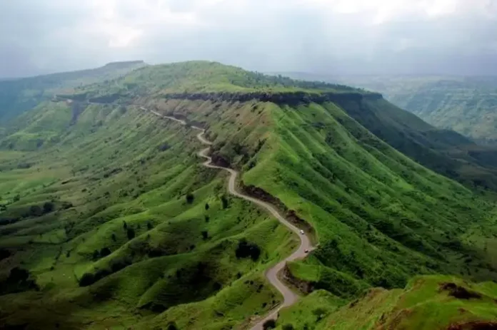 हरियाली, झरने और सुकून: ये हैं महाराष्ट्र के बेस्ट मॉनसून डेस्टिनेशन हरियाली, झरने और सुकून: ये हैं महाराष्ट्र के बेस्ट मॉनसून डेस्टिनेशन