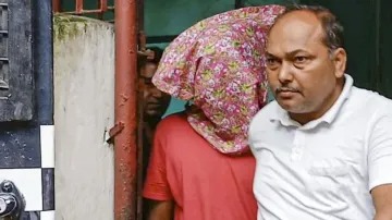 Kolkata Gang Rape Case: केस में नया मोड़, सुरक्षा गार्ड पिनाकी बनर्जी गिरफ्तार, सामने आई आरोपियों की तस्वीर, खुला बड़ा राज Kolkata Gang Rape Case: केस में नया मोड़, सुरक्षा गार्ड पिनाकी बनर्जी गिरफ्तार, सामने आई आरोपियों की तस्वीर, खुला बड़ा राज