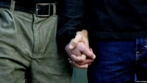 हर पांच में से एक पुरुष निजी रूप से हो सकता है Gay, समाज के डर से छुपाता है पहचान