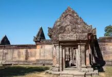 Thailand-Cambodia War: थाईलैंड-कंबोडिया सीमा पर क्यों हो रहा है हिंदू मंदिर को लेकर विवाद, UN तक पहुंचा मामला Thailand-Cambodia War: थाईलैंड-कंबोडिया सीमा पर क्यों हो रहा है हिंदू मंदिर को लेकर विवाद, UN तक पहुंचा मामला