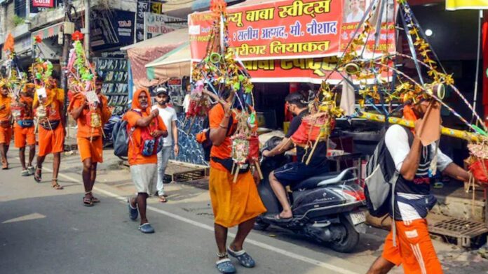कांवड़ यात्रा पर SC का आदेश, ठेलों पर दिखे लाइसेंस