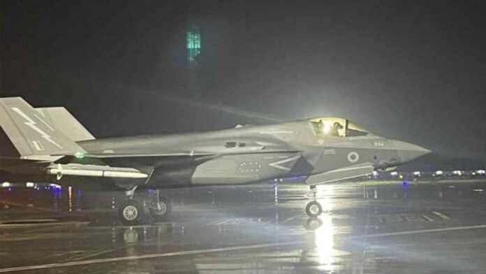 केरल में फंसे ब्रिटिश फाइटर जेट F-35B की अब तक नहीं हुई मरम्मत, टुकड़ों में जाएगा स्वदेश
