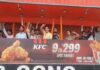 गाजियाबाद में सावन के नाम पर हिंदू रक्षा दल का प्रदर्शन, KFC और नज़ीर रेस्टोरेंट पर हंगामा, पुलिस ने दर्ज किया मुकदमा गाजियाबाद में सावन के नाम पर हिंदू रक्षा दल का प्रदर्शन, KFC और नज़ीर रेस्टोरेंट पर हंगामा, पुलिस ने दर्ज किया मुकदमा