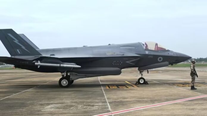 ब्रिटेन का F-35B फाइटर जेट मरम्मत के बाद आखिरकार केरल एयरपोर्ट से उड़ा, एयरपोर्ट वसूलेगा पार्किंग शुल्क ब्रिटेन का F-35B फाइटर जेट मरम्मत के बाद आखिरकार केरल एयरपोर्ट से उड़ा, एयरपोर्ट वसूलेगा पार्किंग शुल्क