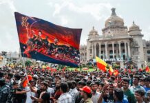 RCB Victory Parade Stampede Case: बिना पुलिस इजाज़त के बुलाया था भीड़, हाई कोर्ट में सौंपी जांच रिपोर्ट, विराट भी जांच के घेरे में RCB Victory Parade Stampede Case: बिना पुलिस इजाज़त के बुलाया था भीड़, हाई कोर्ट में सौंपी जांच रिपोर्ट, विराट भी जांच के घेरे में