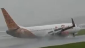इंडोनेशिया में खराब मौसम के कारण हादसे से बाल-बाल बचा Batik Air का विमान, वीडियो वायरल