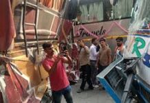 Amarnath Yatra में बड़ा हादसा, रामबन में अमरनाथ यात्रियों की पांच बसों की टक्कर, 36 श्रद्धालु घायल Amarnath Yatra में बड़ा हादसा, रामबन में अमरनाथ यात्रियों की पांच बसों की टक्कर, 36 श्रद्धालु घायल