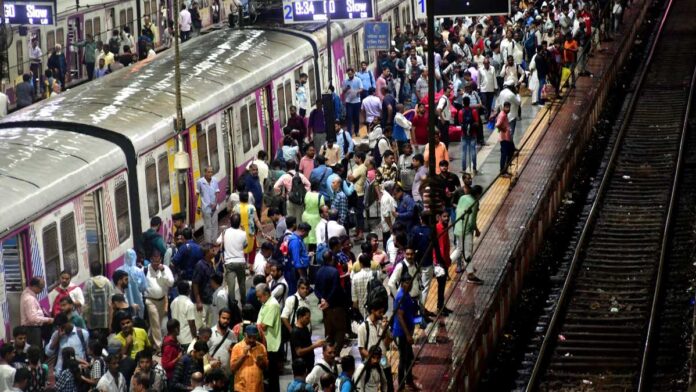 मुंबई लोकल ट्रेन ब्लास्ट केस, 18 साल बाद सभी आरोपी बरी, अब भी कई सवाल बाकी